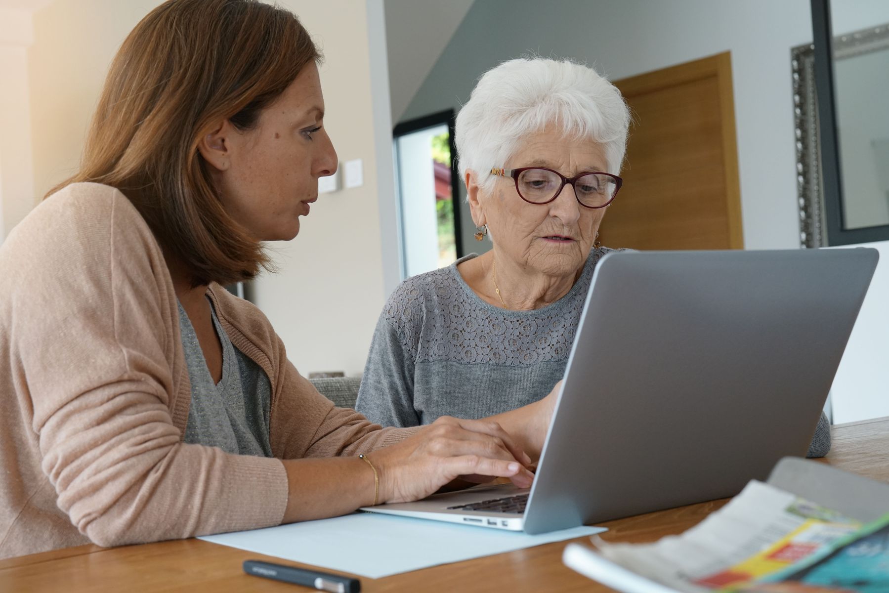 AAH remplacée par l’ASPA : dans quels cas est-ce possible et quel impact après le décès ?