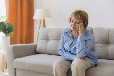 Ils ne veulent plus vivre seuls… cette alternative à l’EHPAD change leur quotidien (et rassure leurs proches)