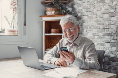 Résidences seniors : pourquoi les prix varient de 800 à 3 500 € selon les régions et comment anticiper le budget réel