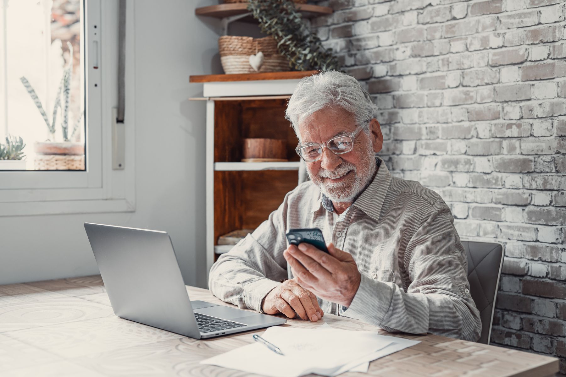 Résidences seniors : pourquoi les prix varient de 800 à 3 500 € selon les régions et comment anticiper le budget réel