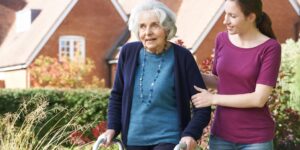Après 80 ans : voici ce qui est normal avec l’âge et ce qui peut être un signe d’Alzheimer à ne pas ignorer