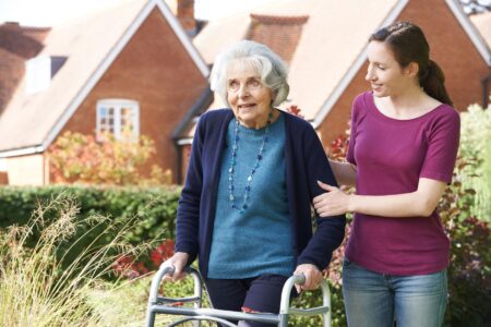 Après 80 ans : voici ce qui est normal avec l’âge et ce qui peut être un signe d’Alzheimer à ne pas ignorer
