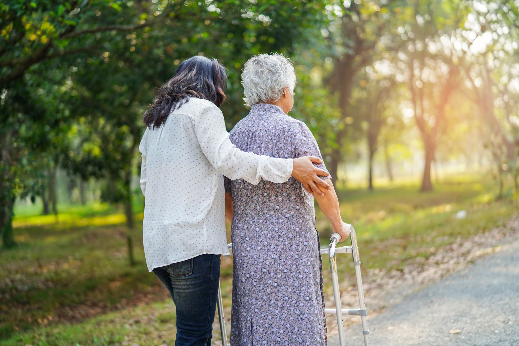 « Mon parent ne peut plus faire seul certains gestes » : comment l’ergothérapeute intervient en EHPAD