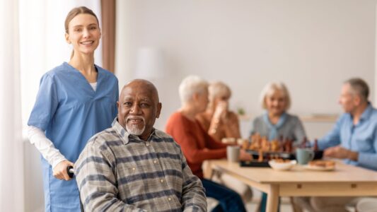 « Il retrouve le sourire depuis qu’il participe aux activités » : comment le PASA peut améliorer le quotidien en EHPAD