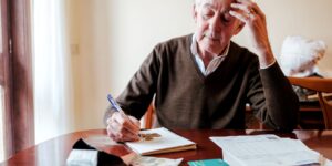 Facture d’EHPAD : 5 façons de réduire le coût du séjour sans rogner sur le confort