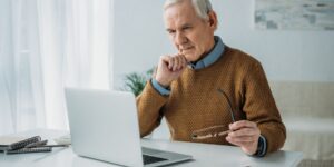 Conjoint en EHPAD : avez-vous pensé à demander cette aide à votre caisse de retraite ?