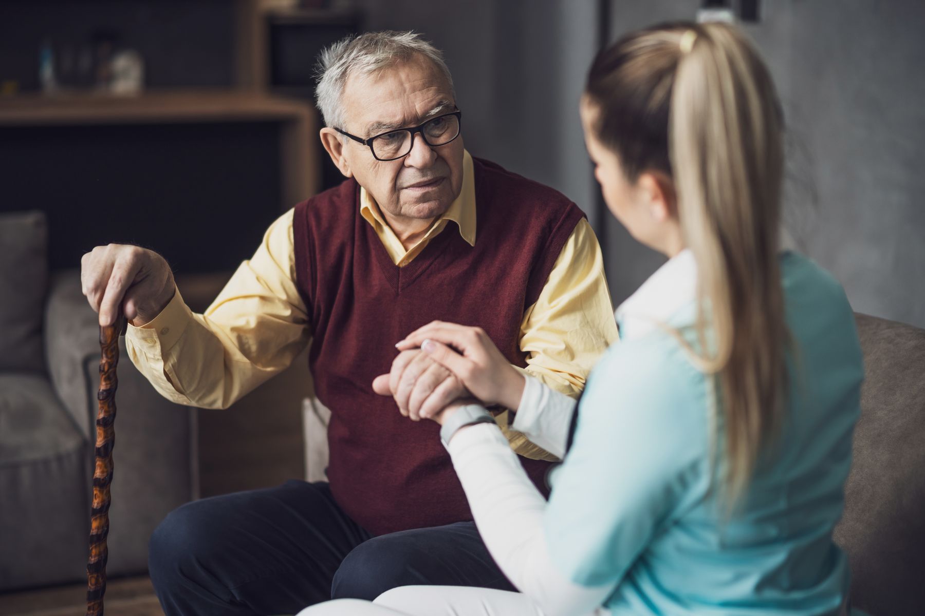 Senior avec l'autonomie qui diminue 
