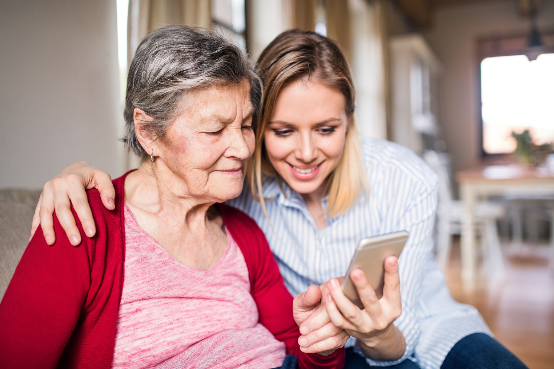 Aidante qui contacte le CLIC pour sa proche senior