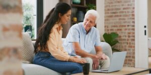 CLIC : votre parent perd en autonomie, quand le contacter et comment peut-il vous aider ?