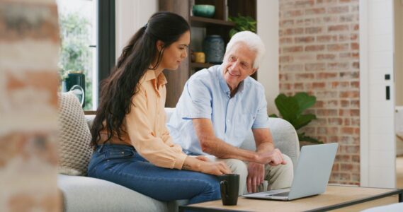 CLIC : votre parent perd en autonomie, quand le contacter et comment peut-il vous aider ?